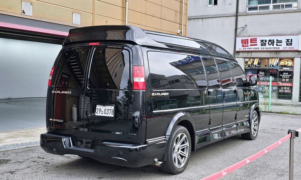 Chevrolet Express Van