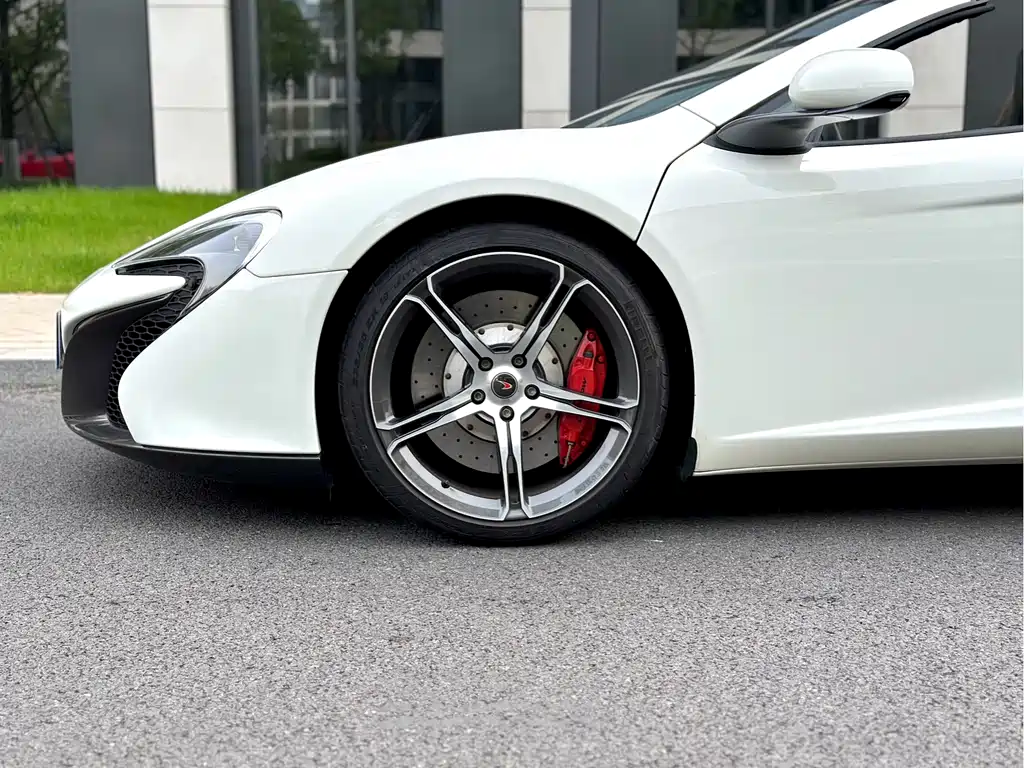 McLaren 625C