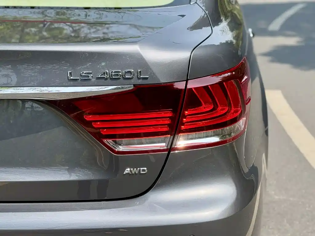 Lexus LS