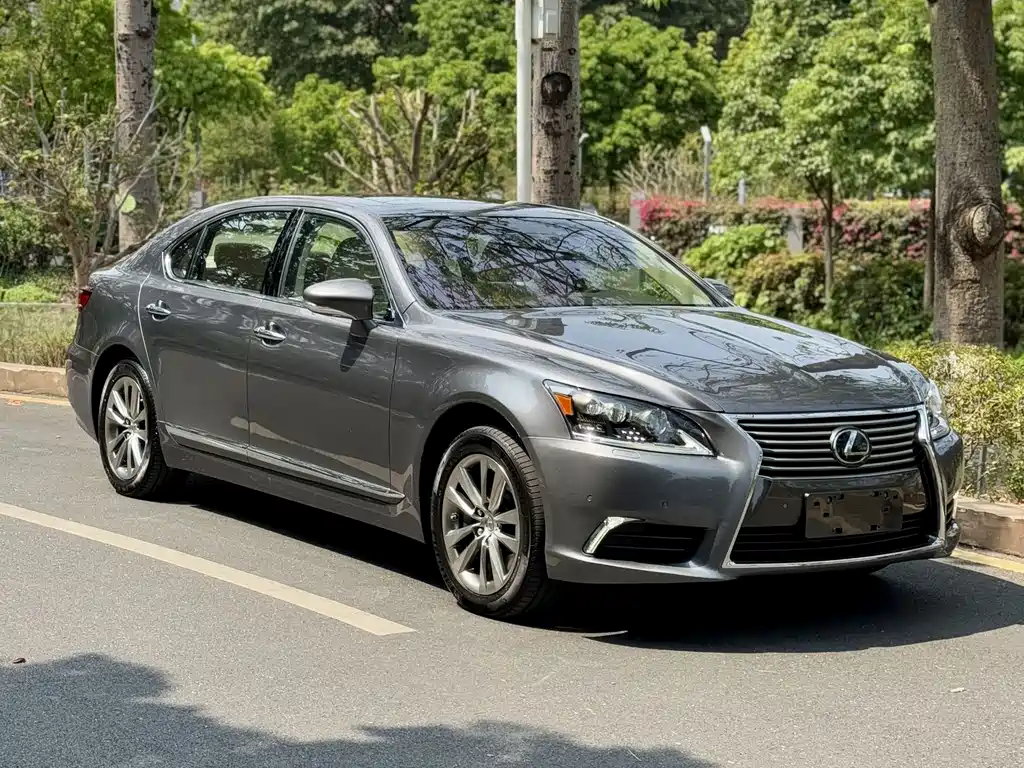 Lexus LS