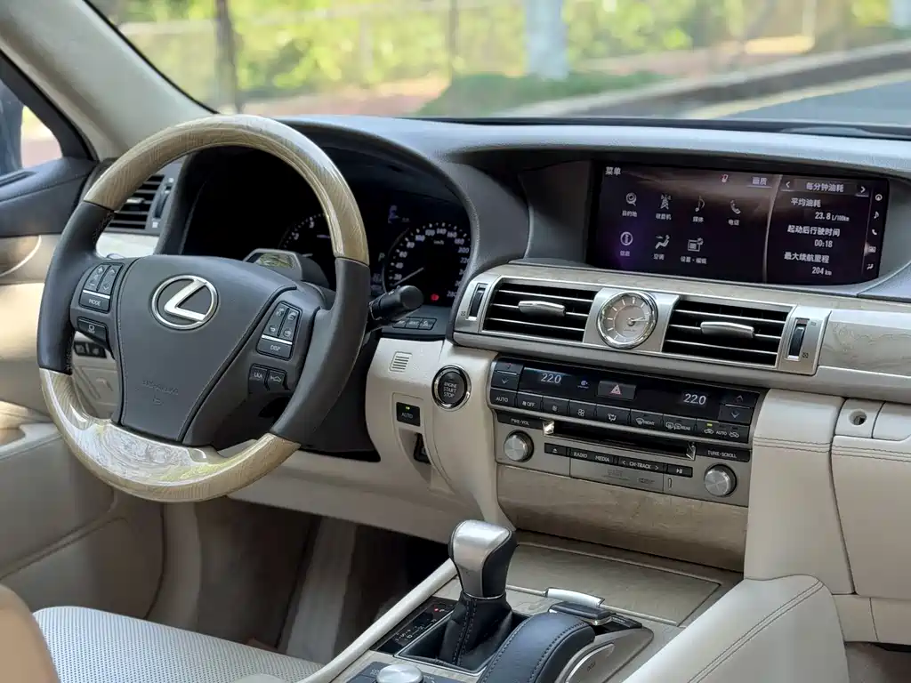Lexus LS