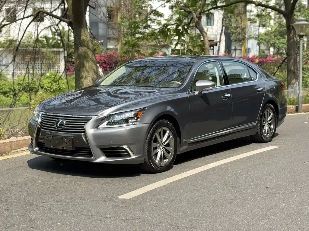 Lexus LS