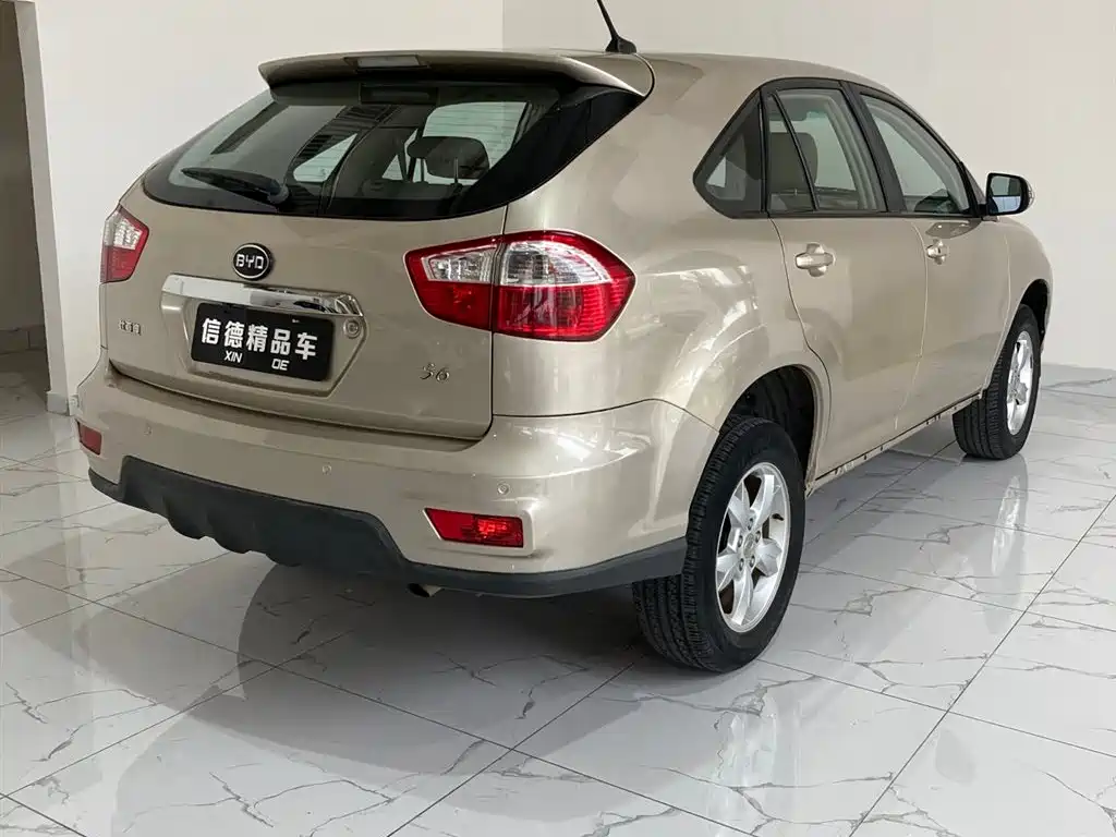 BYD S6