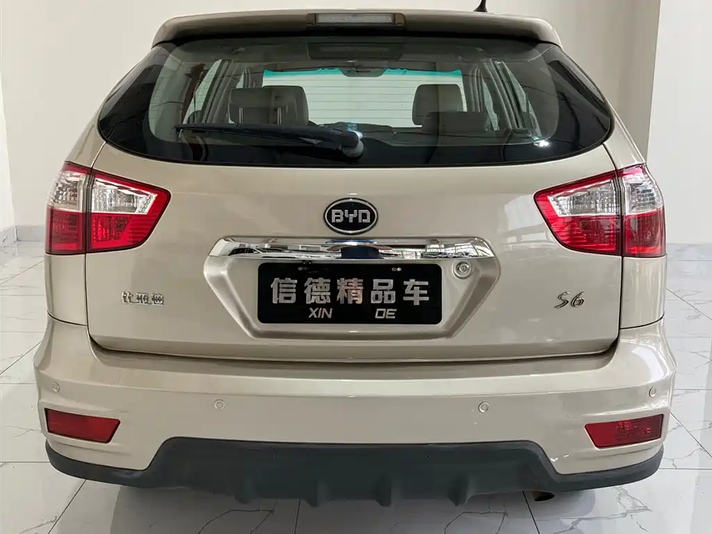 BYD S6