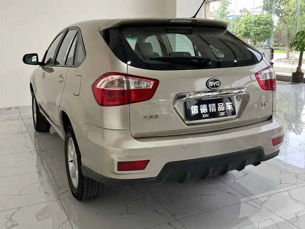 BYD S6