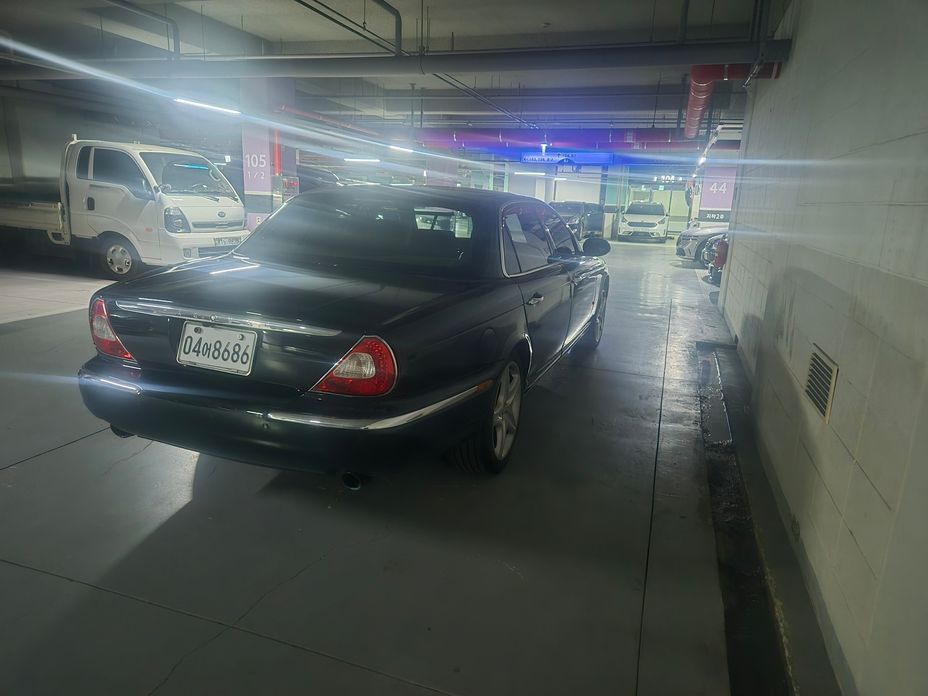 Jaguar XJ