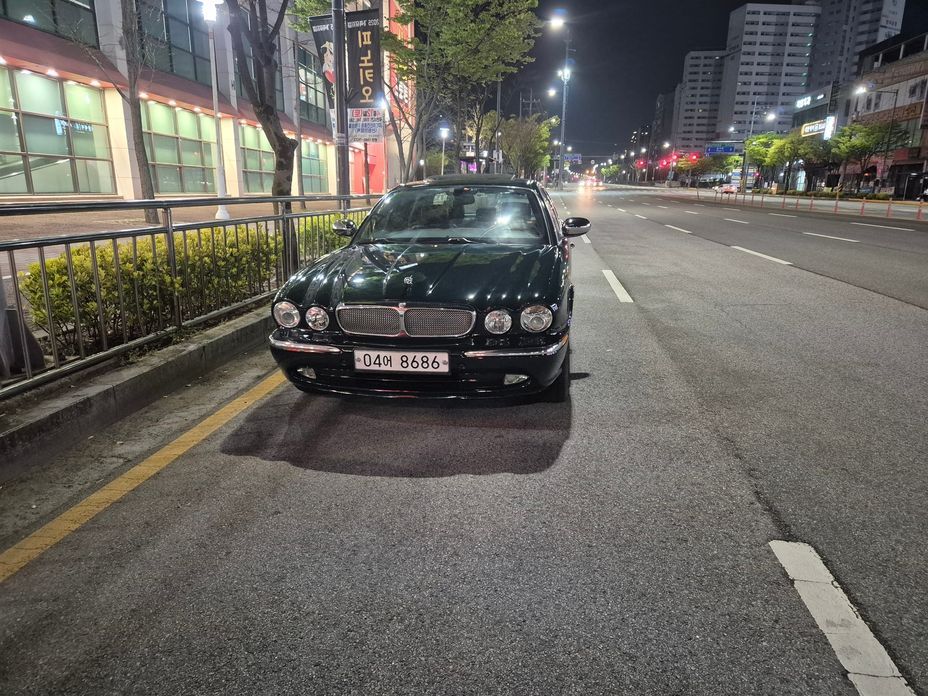 Jaguar XJ