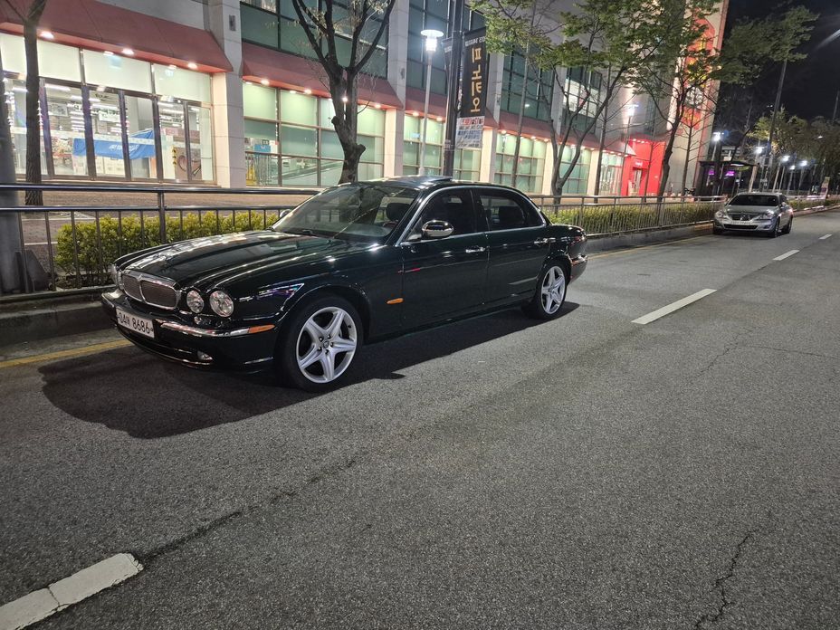 Jaguar XJ
