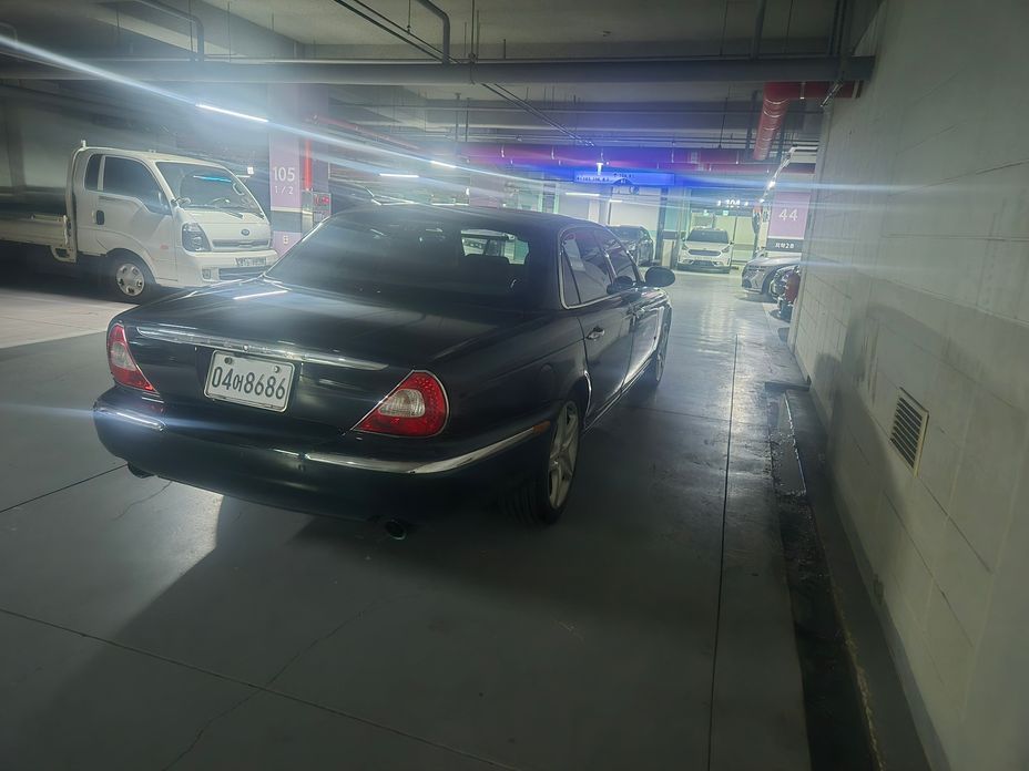 Jaguar XJ