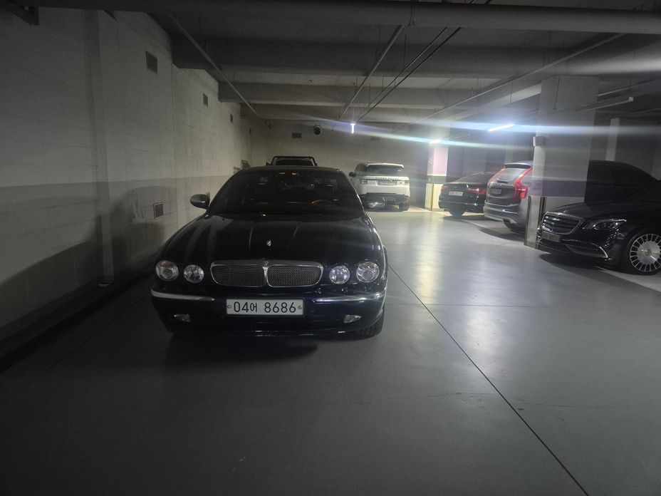 Jaguar XJ