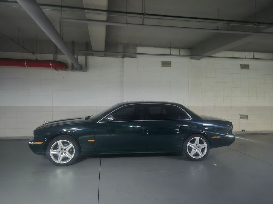 Jaguar XJ