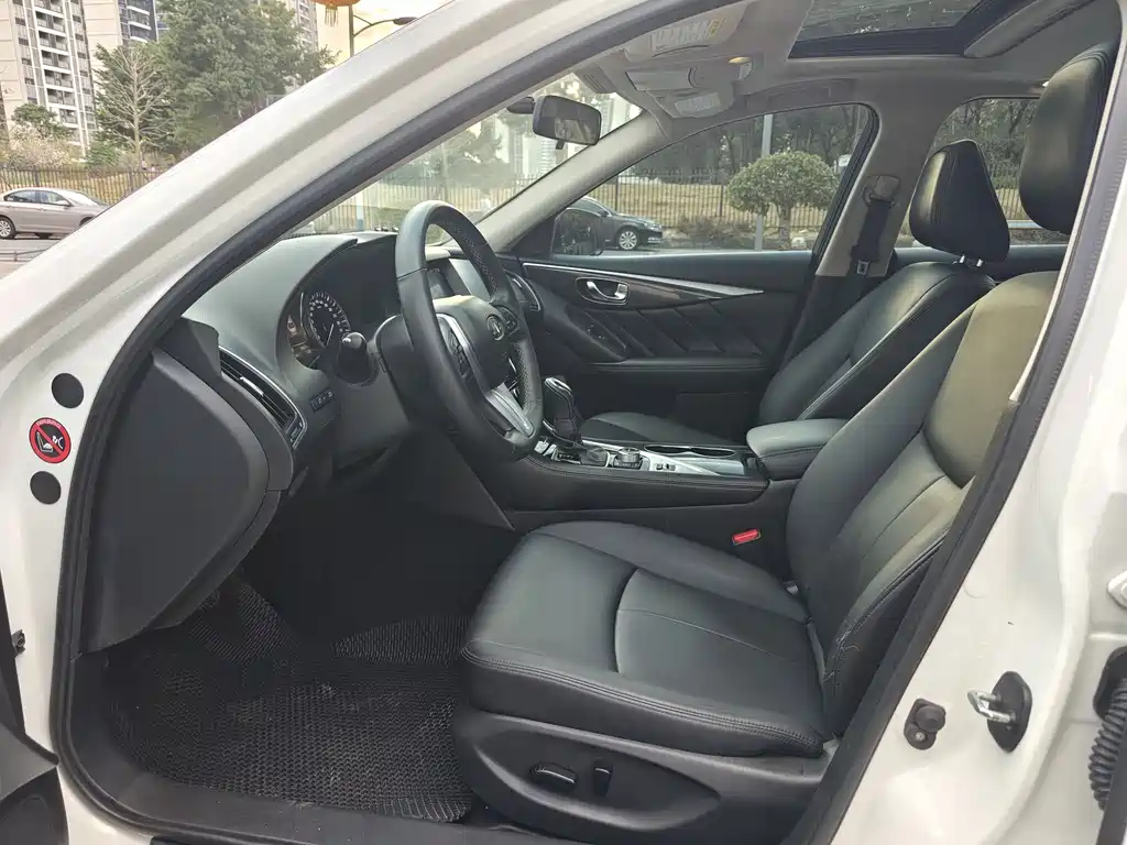 Infiniti Q50L