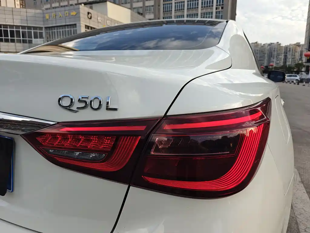 Infiniti Q50L