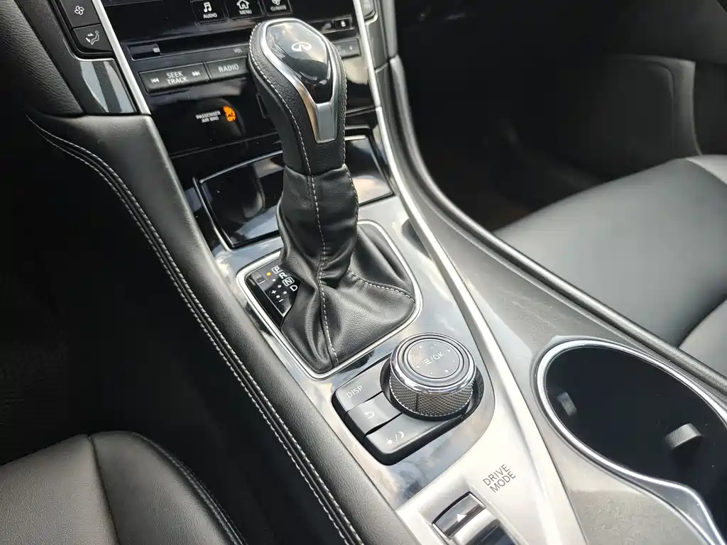 Infiniti Q50L
