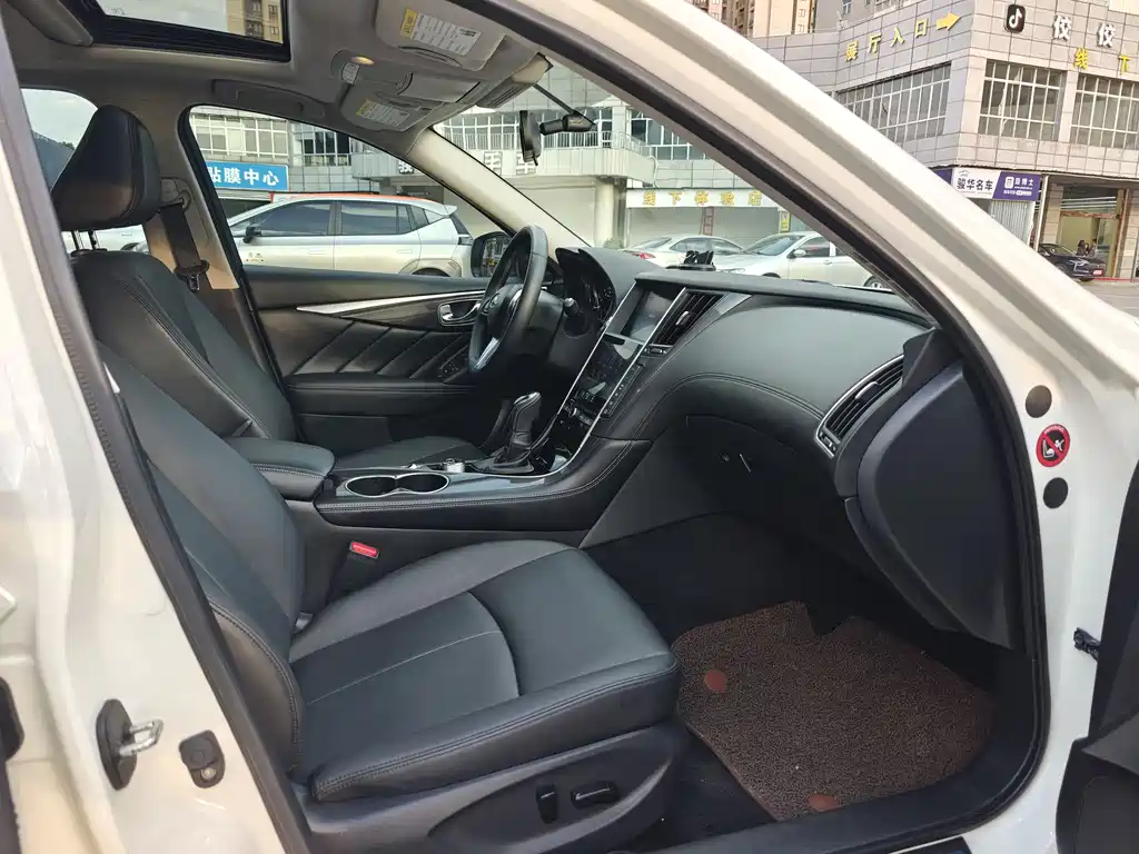 Infiniti Q50L