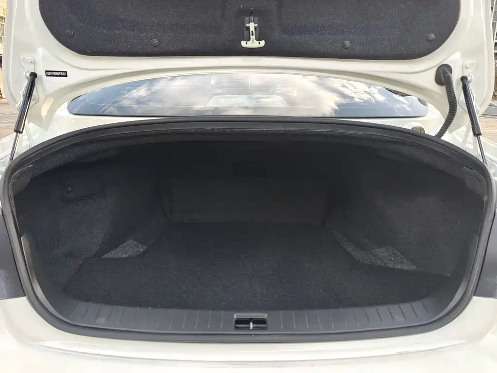 Infiniti Q50L