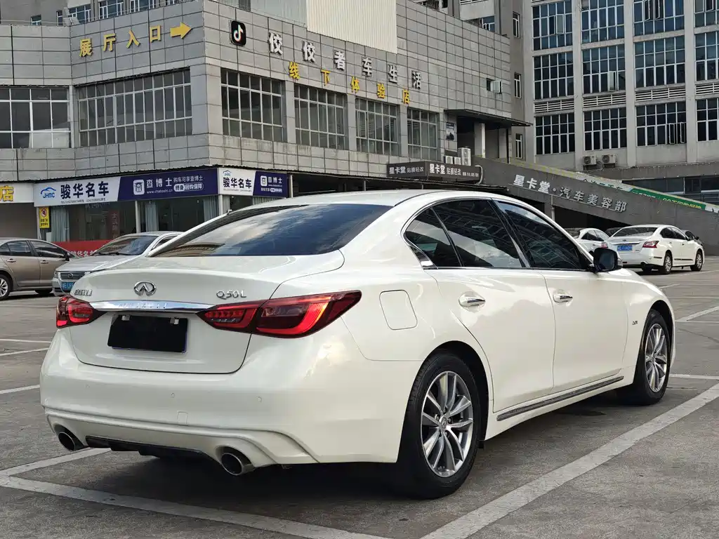 Infiniti Q50L