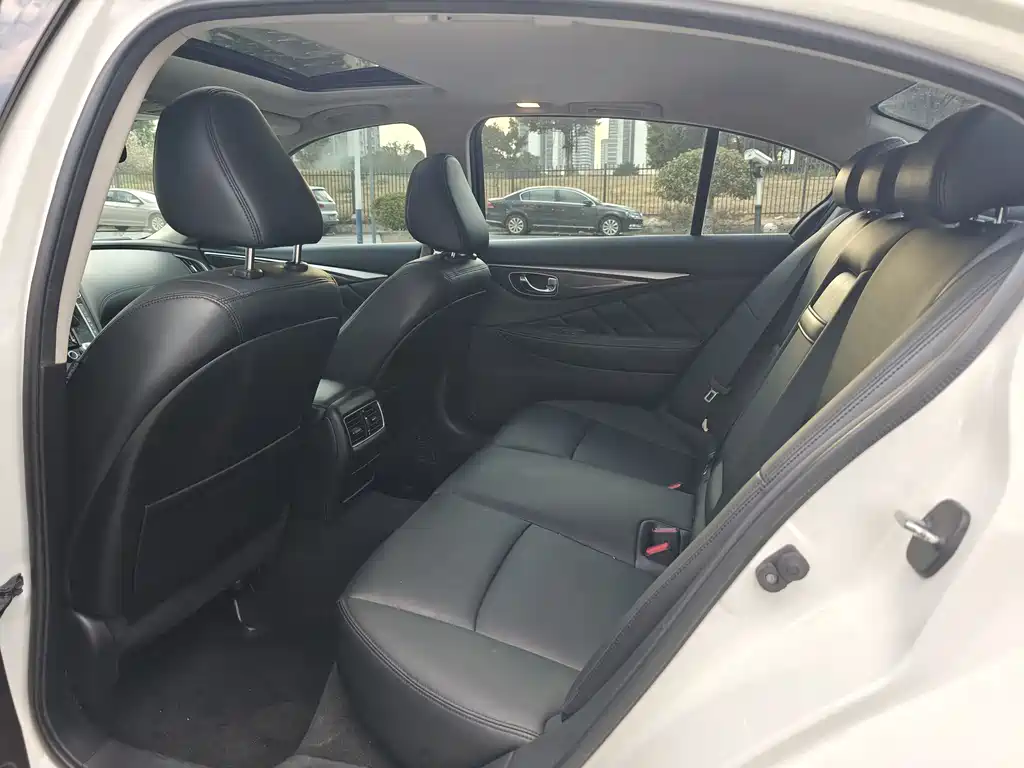 Infiniti Q50L