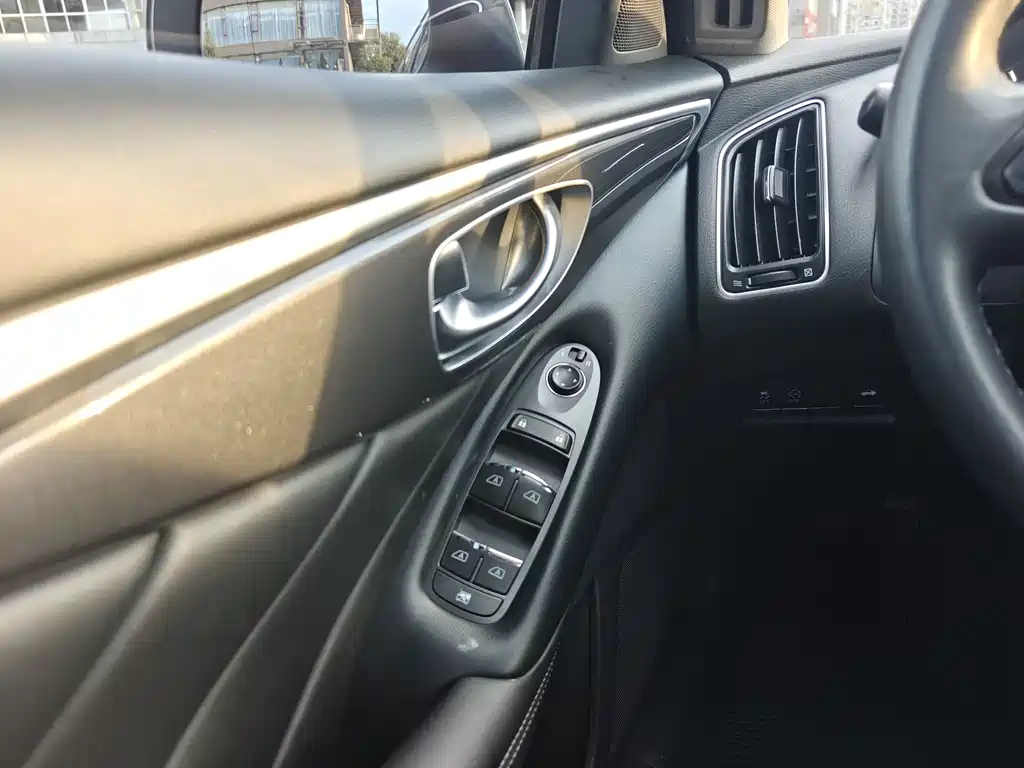 Infiniti Q50L