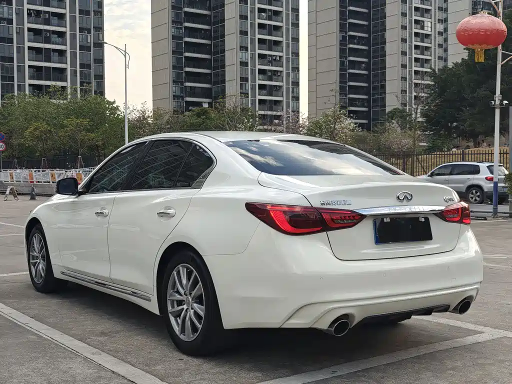 Infiniti Q50L