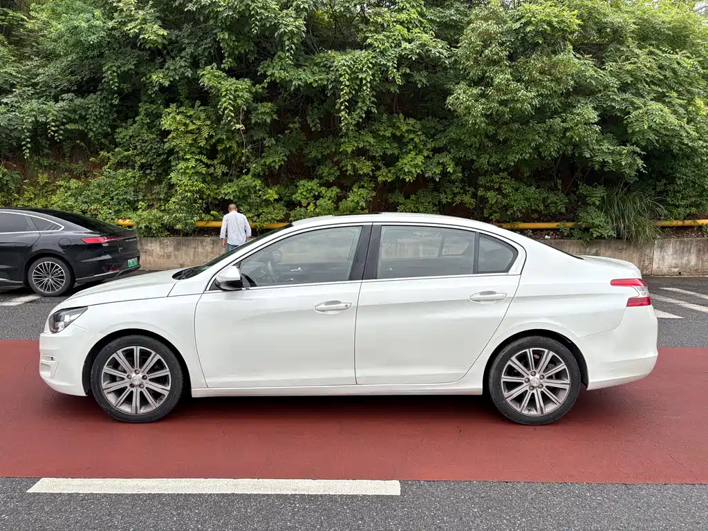 Peugeot 408