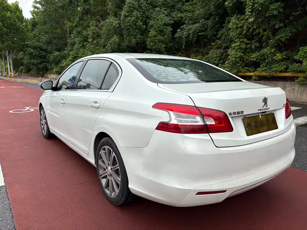 Peugeot 408