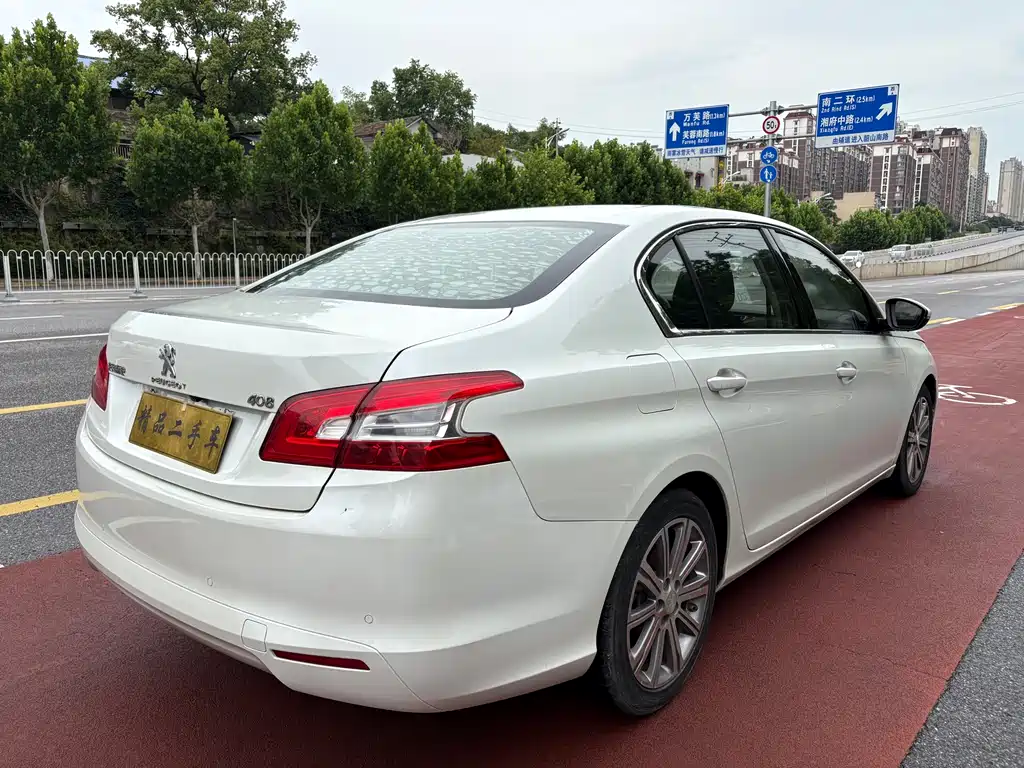 Peugeot 408