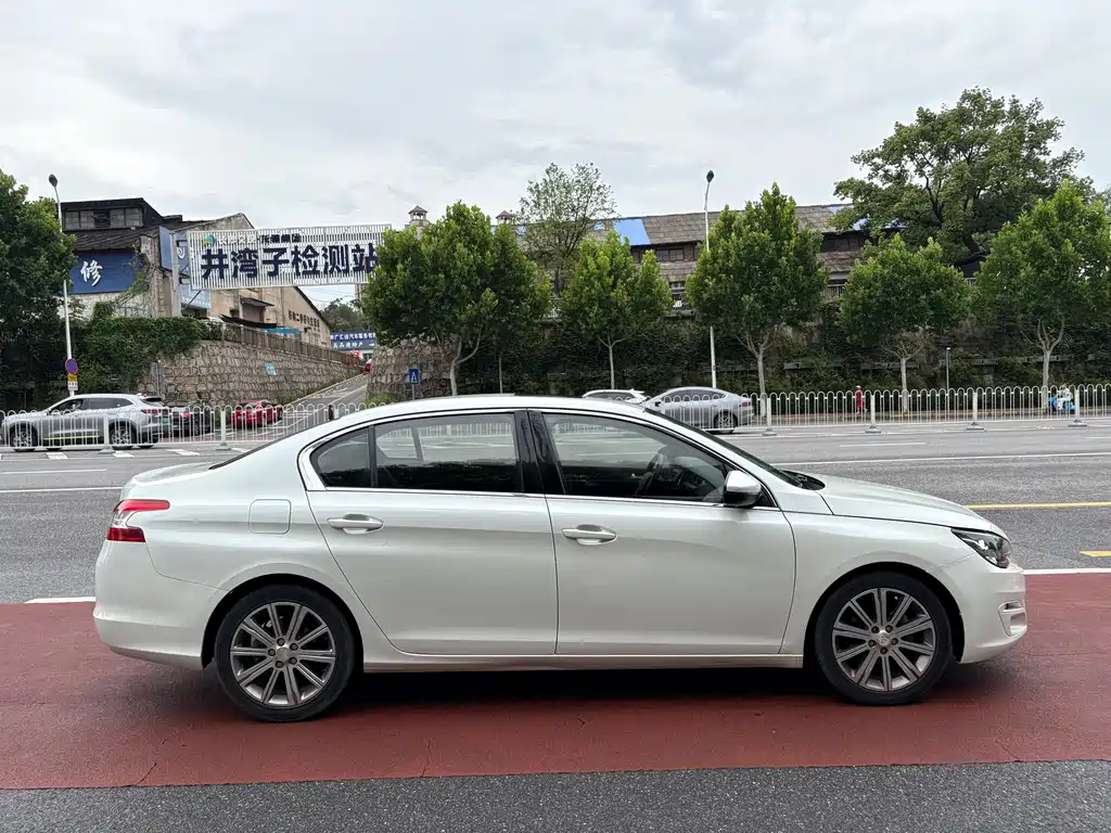 Peugeot 408