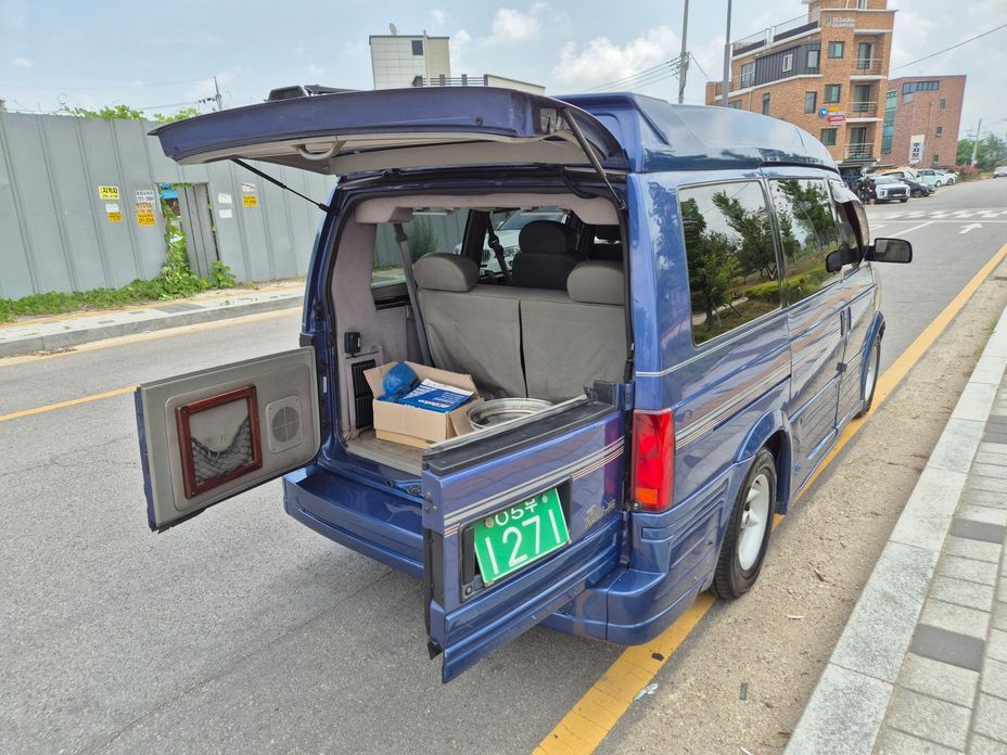 Chevrolet Astro Van