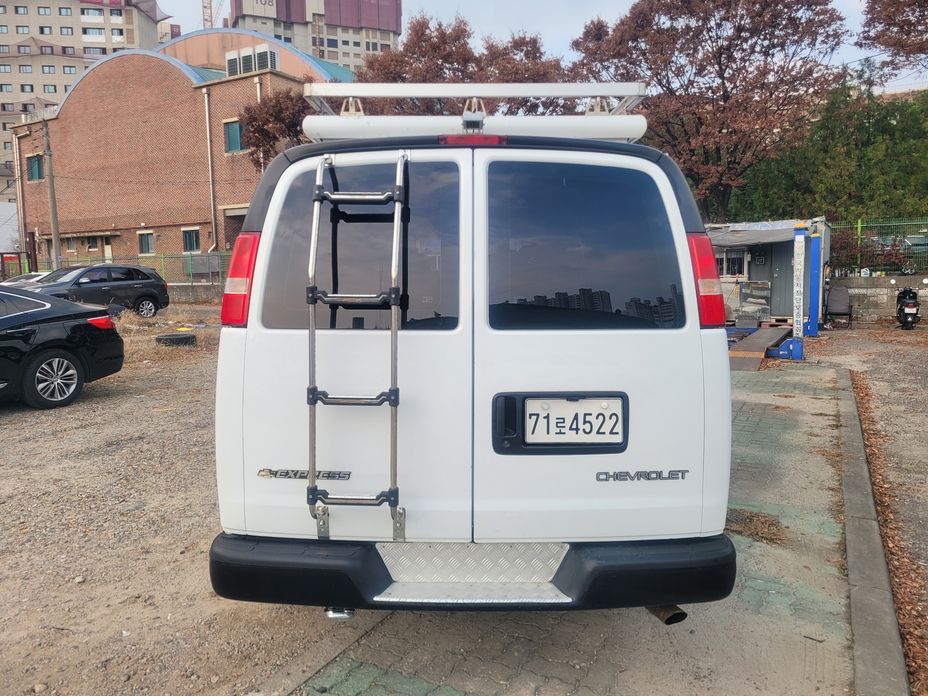 Chevrolet Express Van