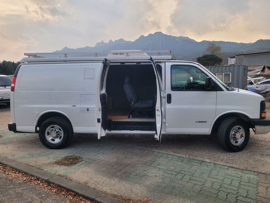 Chevrolet Express Van