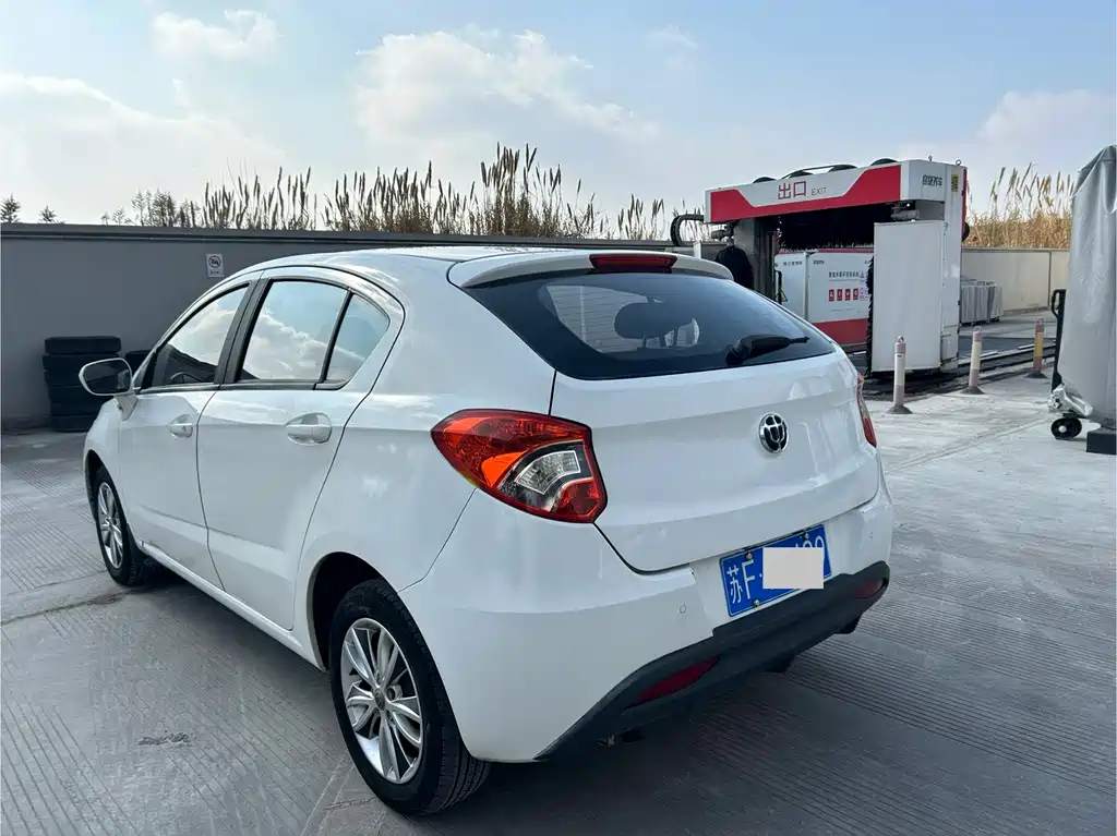 Zhonghua H220