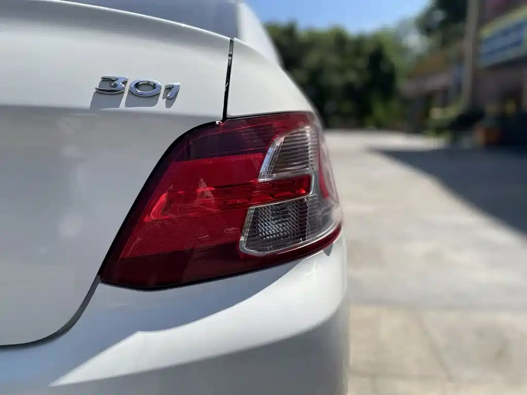 Peugeot 301