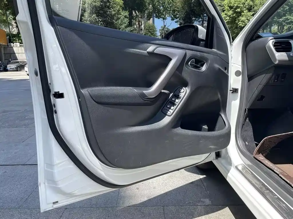 Peugeot 301