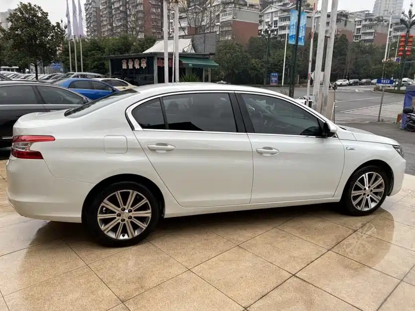 Peugeot 408