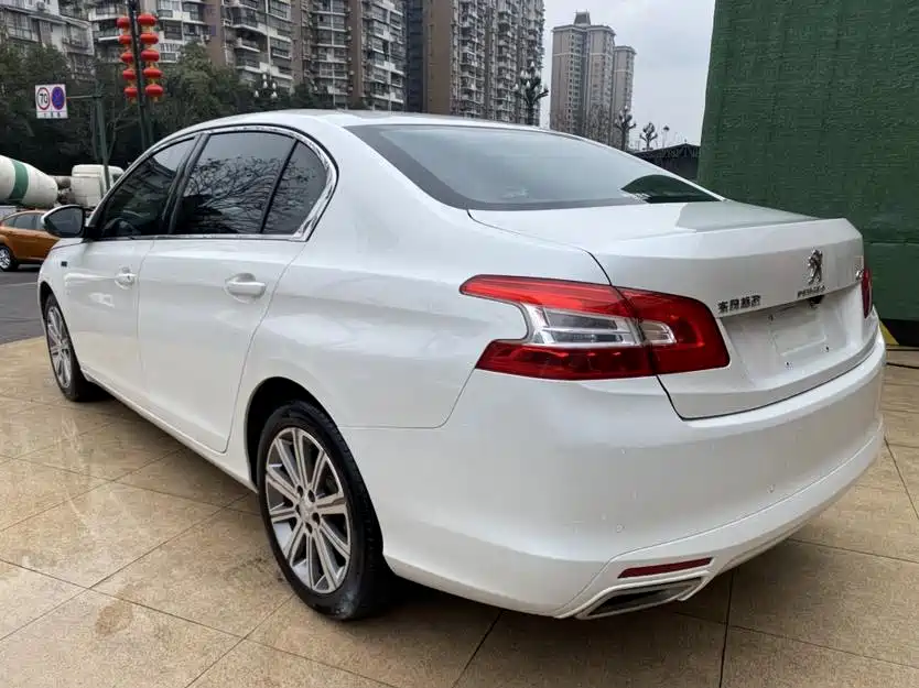 Peugeot 408