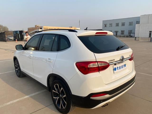 Zhonghua Brilliance V5