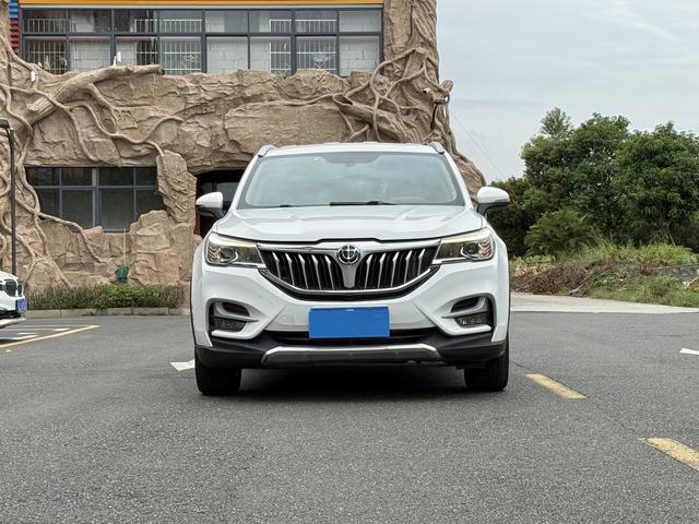 Zhonghua Brilliance V6