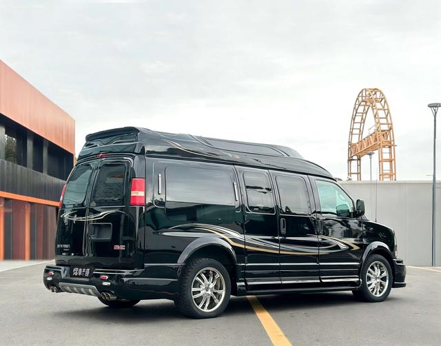 GMC Savana