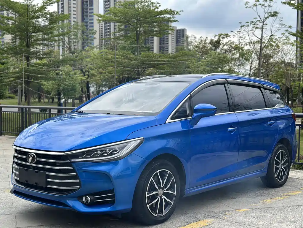 BYD MAX