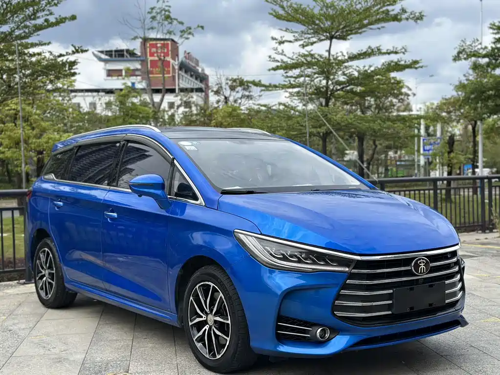 BYD MAX