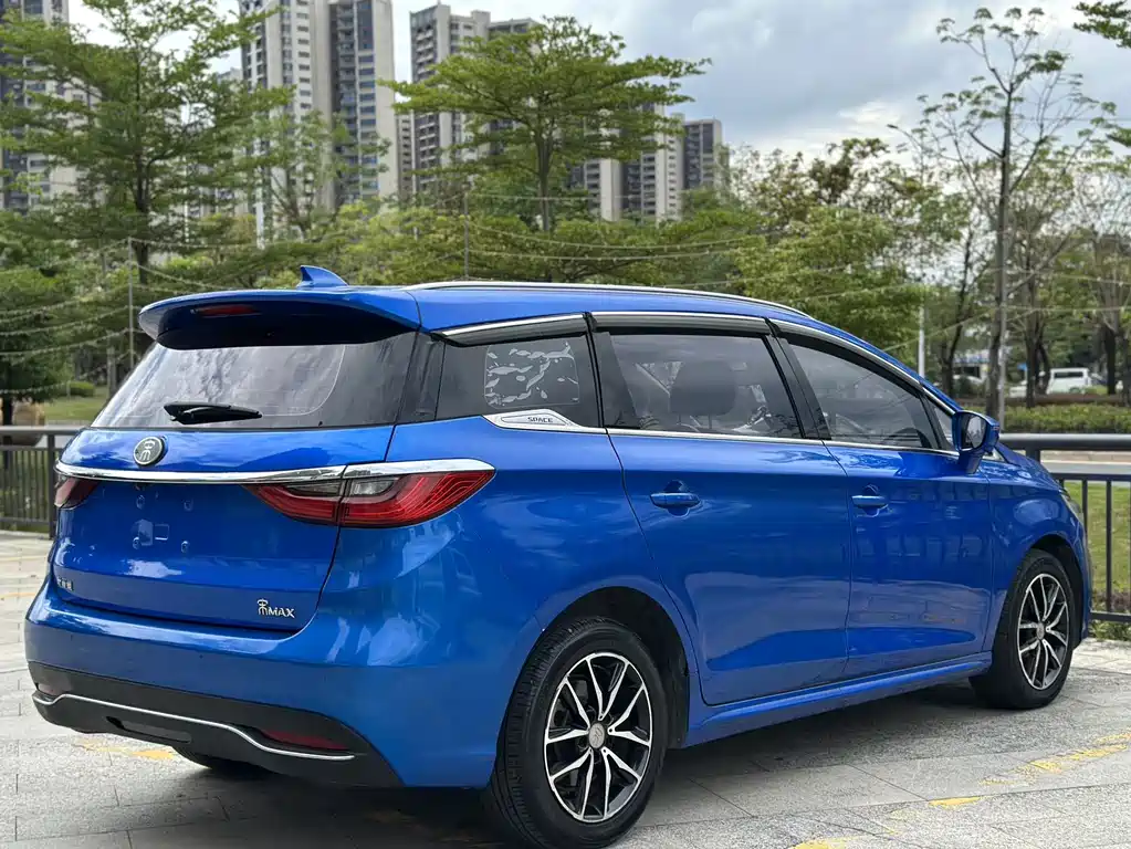 BYD MAX