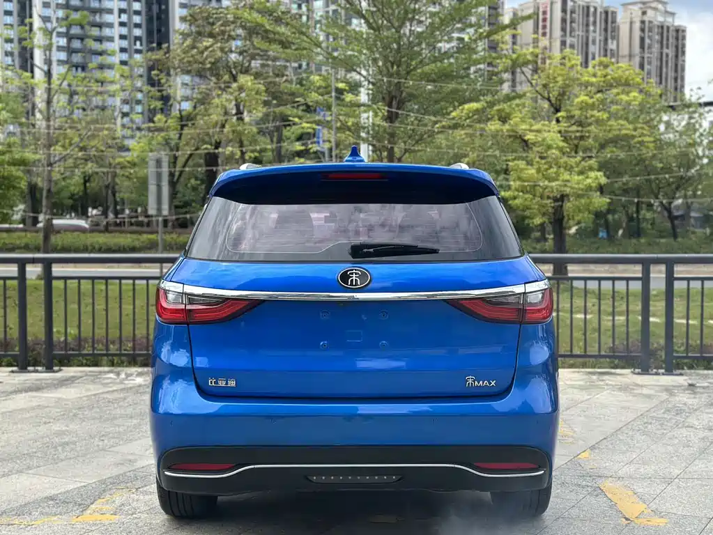 BYD MAX