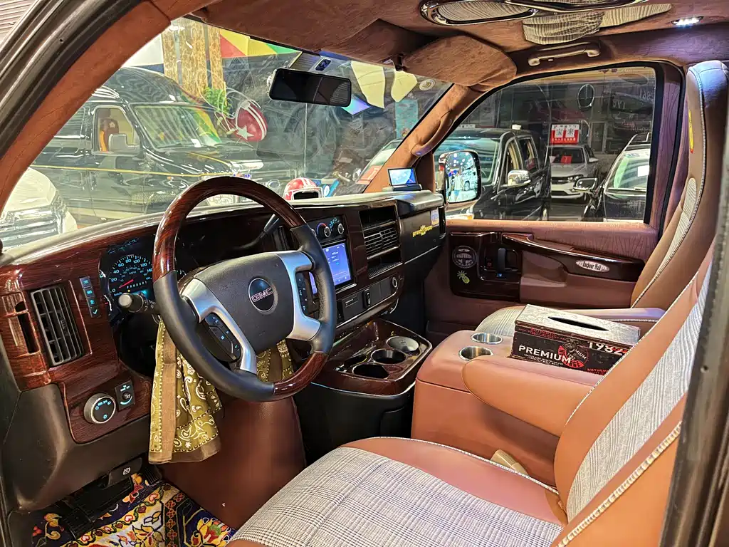 GMC Savana