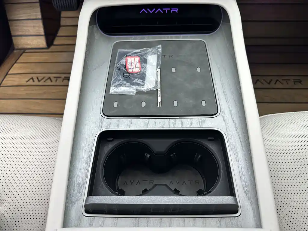 Avatr Avatr 12
