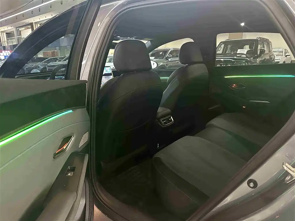 BYD Qin L