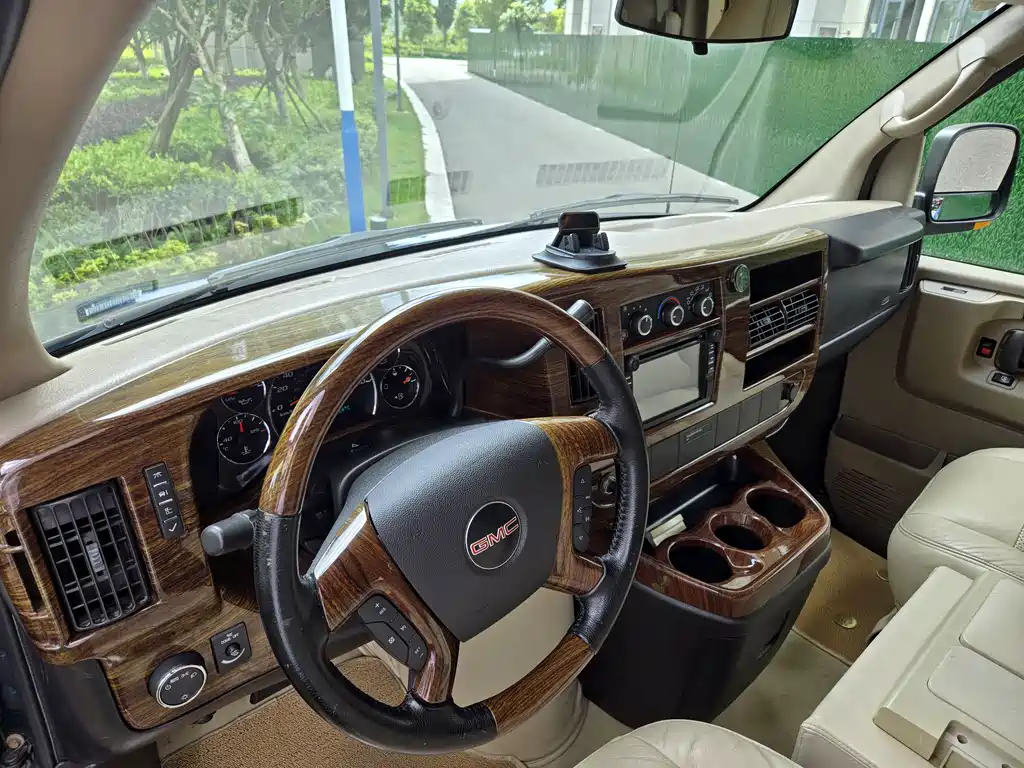 GMC Savana