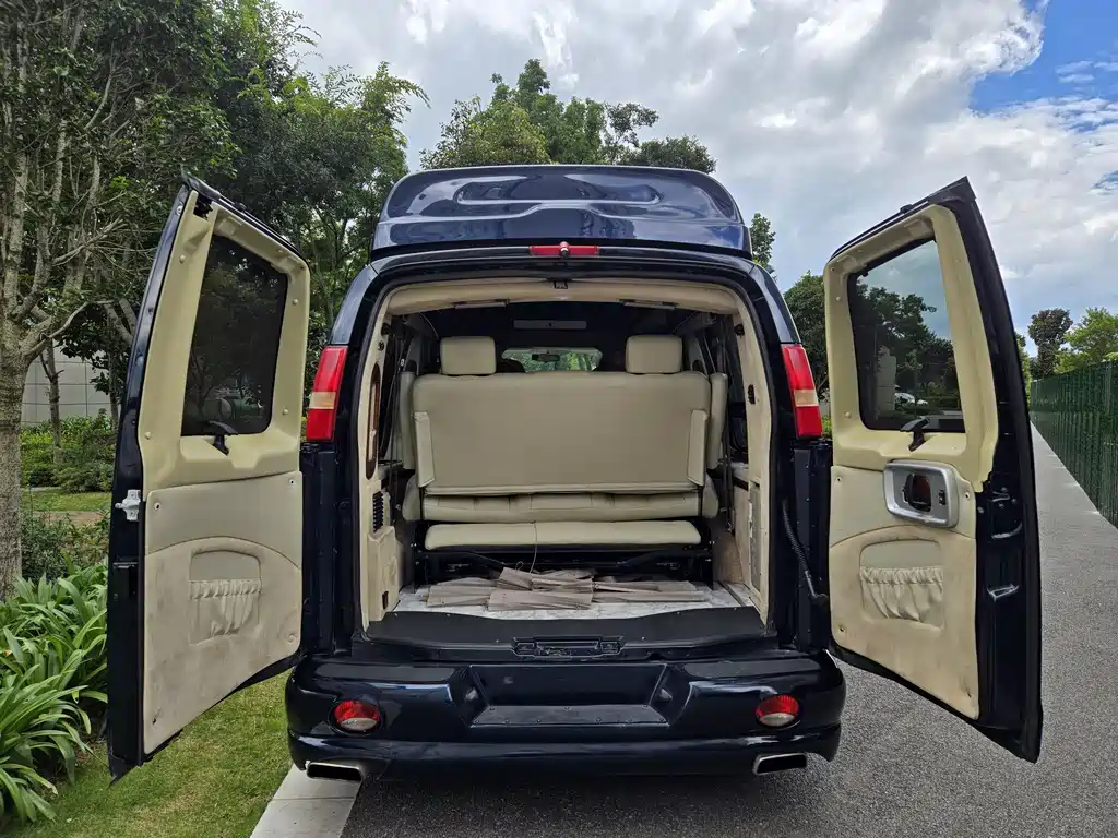 GMC Savana