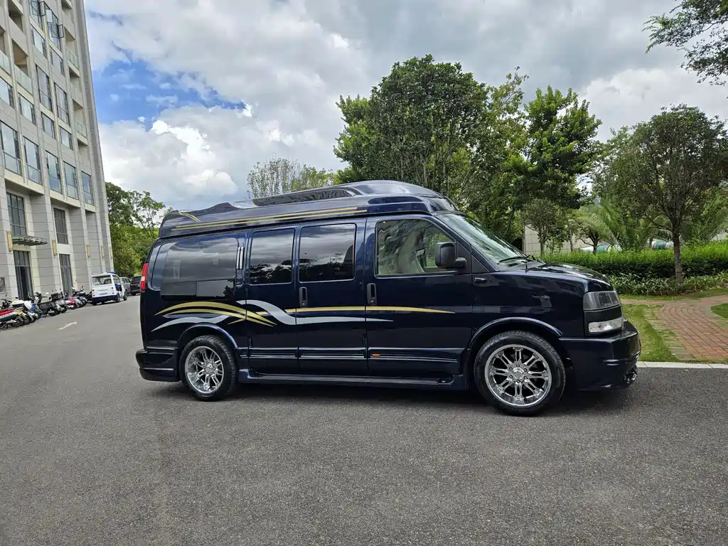 GMC Savana