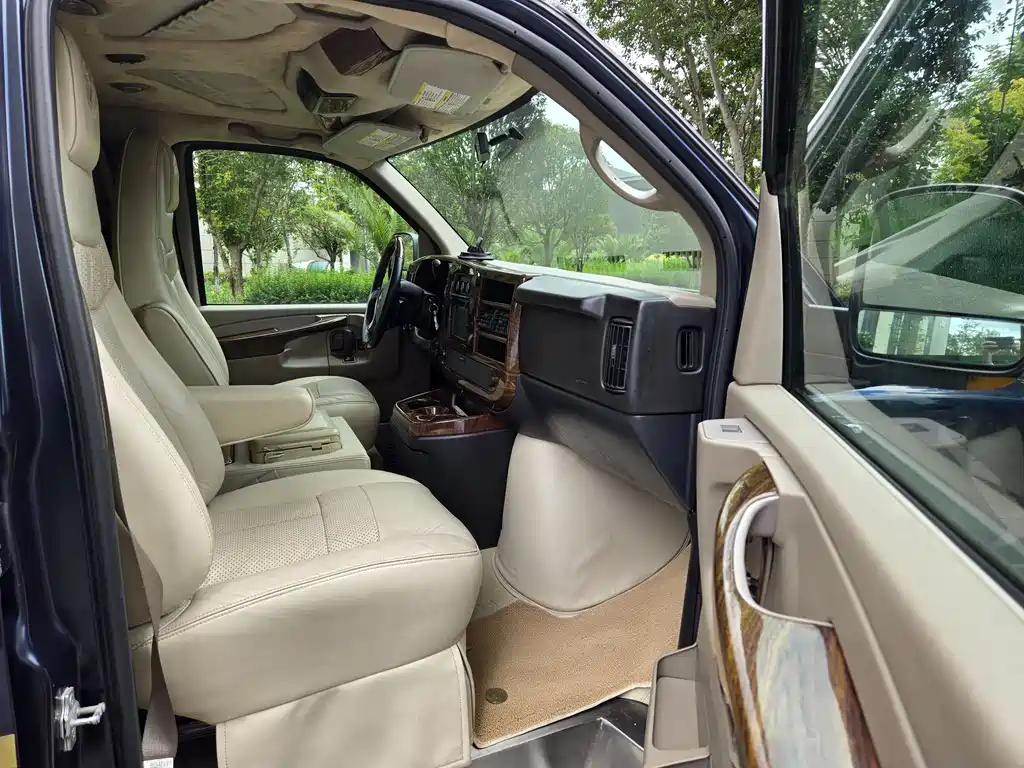 GMC Savana